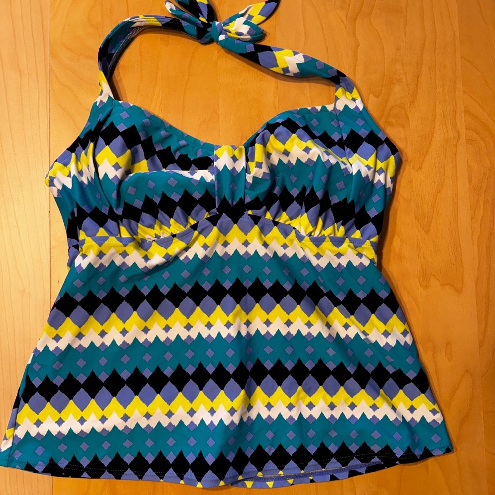Sunsets Halter Underwire Tankini Top